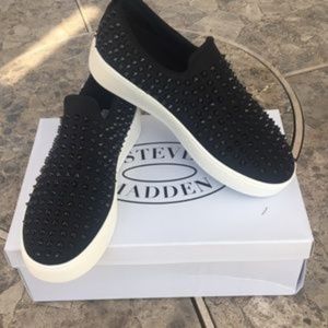NEW STEVE MADDEN Baxon Black with Studs Sneakers